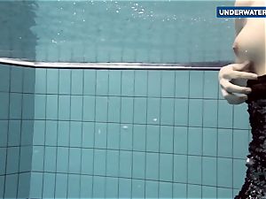 demonstrating bright mammories underwater makes everyone mischievous