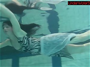 Blackhaired hotty Irina underwater